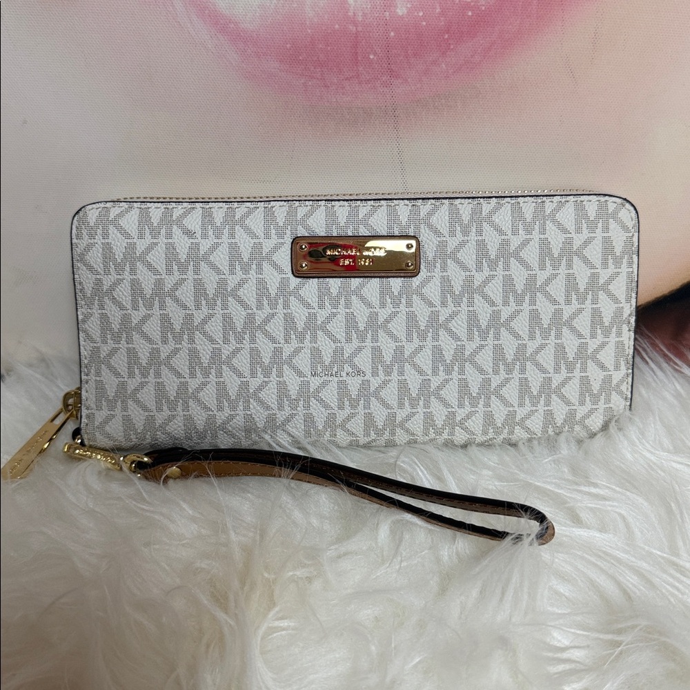 Michael Kors Cream and Gold Logo Wallet Wrislet Organizer NWOT